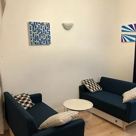 Next To Louvre * Παρίσι