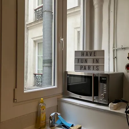 Next To Louvre * Παρίσι