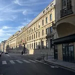 Next To Louvre Lejlighed
