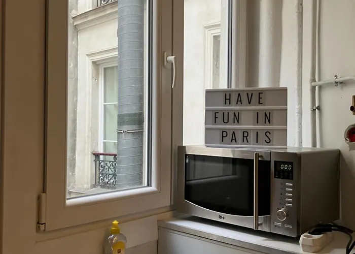 Next To Louvre * Париж